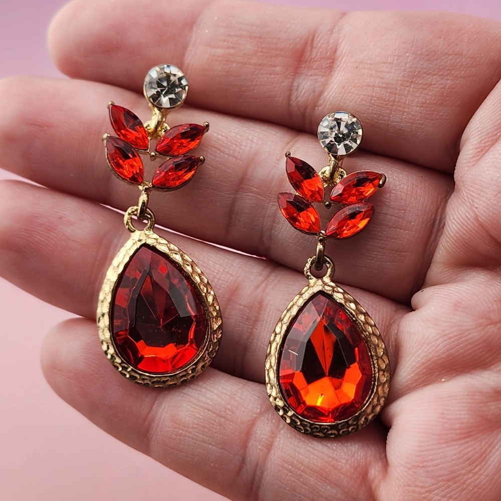Red Rhinestone Teardrop Dangle Earrings Gold Tone Leaf Floral Cocktail Glam